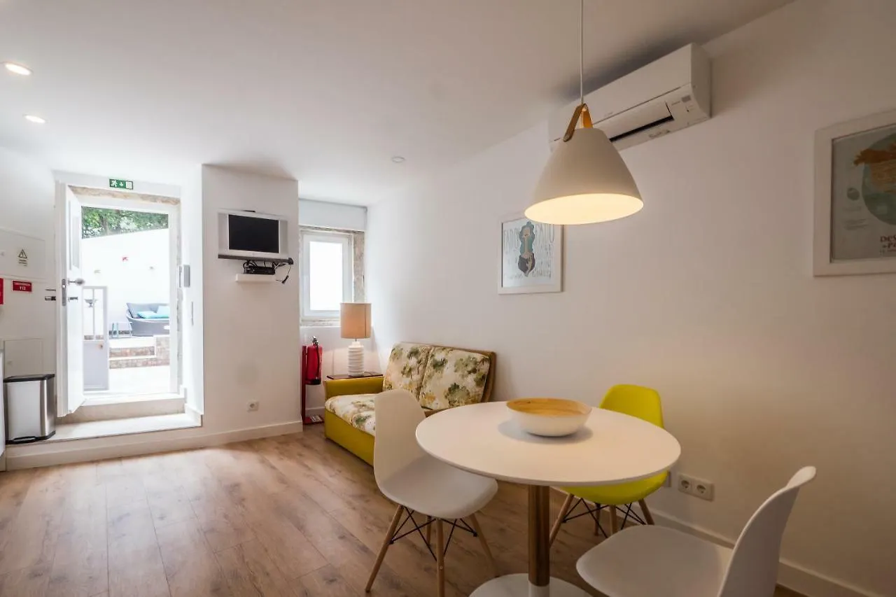 Castle Terrace Exclusive Apartment - Home By The Castle Apartment Lisbona