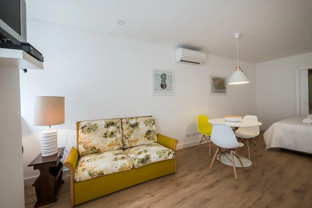 Castle Terrace Exclusive Apartment - Home By The Castle Apartment Lisbona