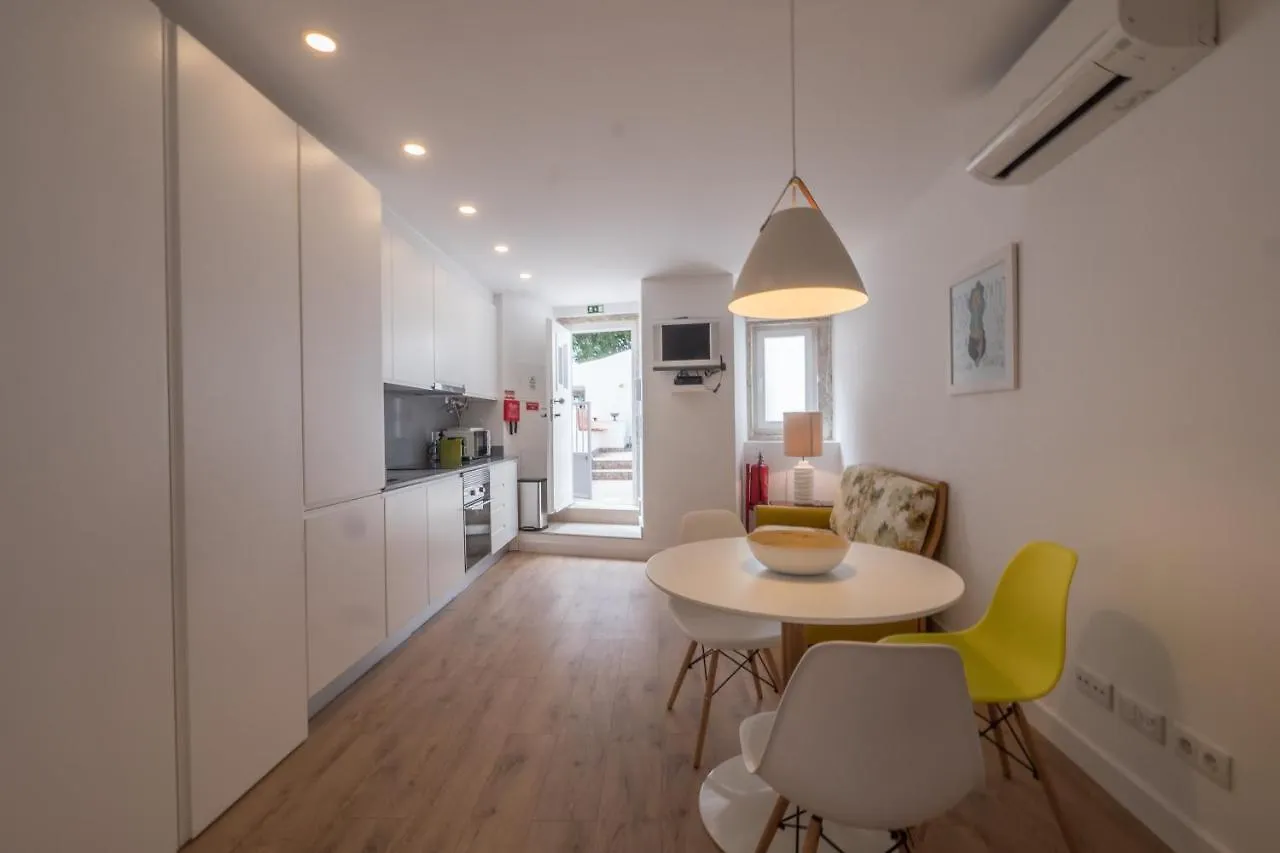Castle Terrace Exclusive Apartment - Home By The Castle Apartment Lisbona